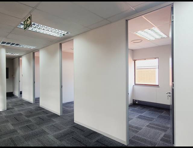 3,230M² BUSINESS TO LET IN VORNA VALLEY